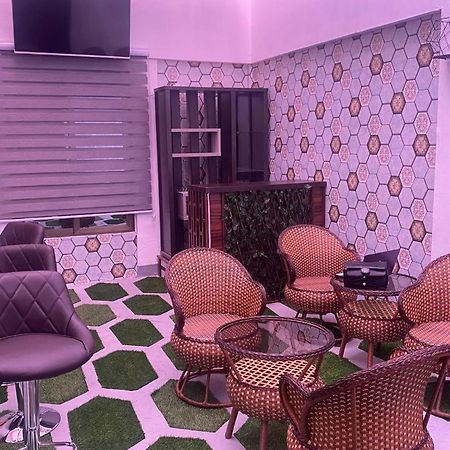 Milton Avenue Suites Акра Екстериор снимка